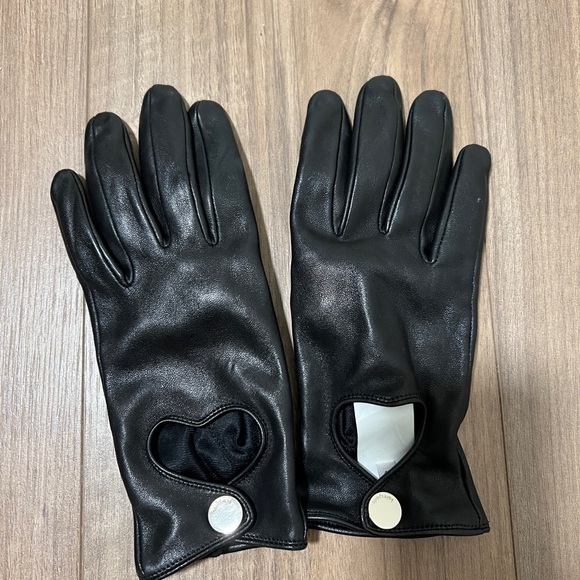 Kate Spade Spade Heart Leather Gloves In Black (Size M) - Picture 2 of 5